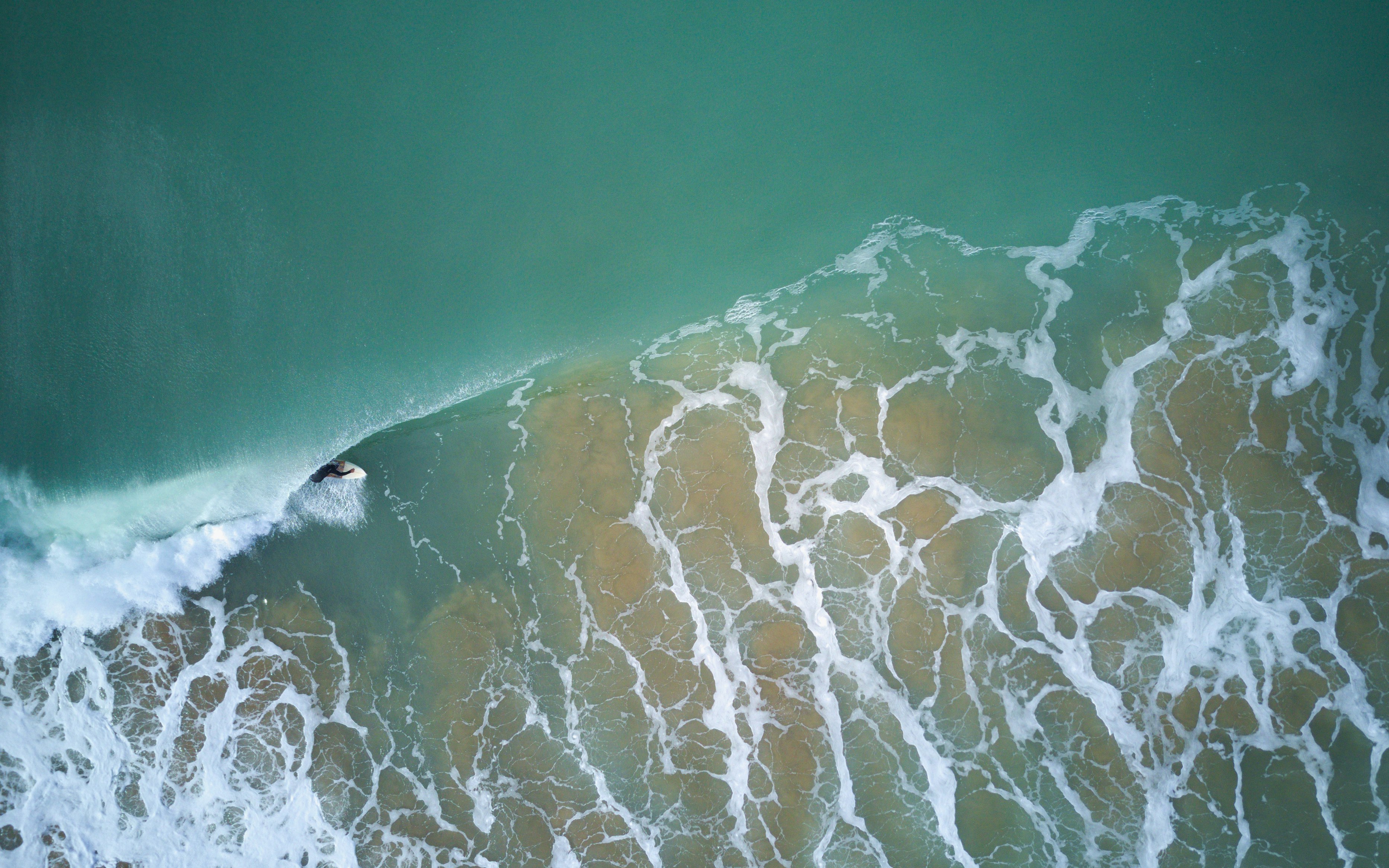 wave of water